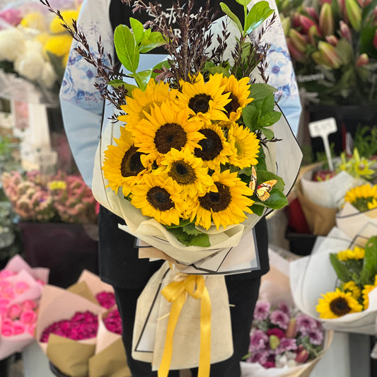 Cheerful Sunflower Lovers Bouquet